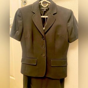Simple flattering black Ann Klein suit with skirt. Size 4 regular
